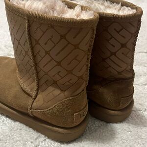 Ugg Classic Short Logo Boots
